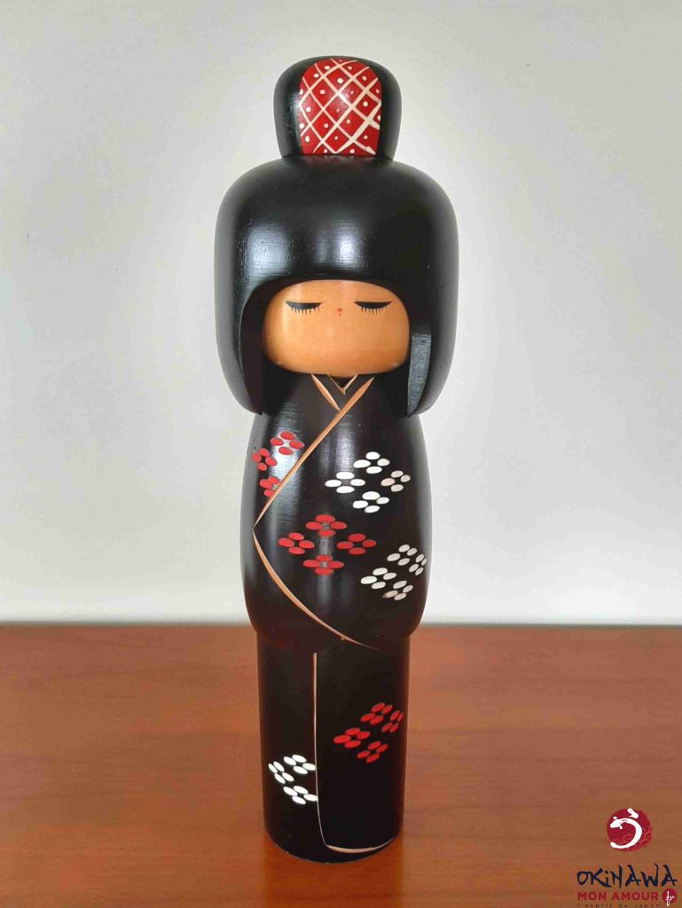 Poupée Kokeshi Japonaise Traditionnelle 'Ô Hisse !' - Femme, 14,5 Cm, Bois De Cornouiller, Peinte à La Main